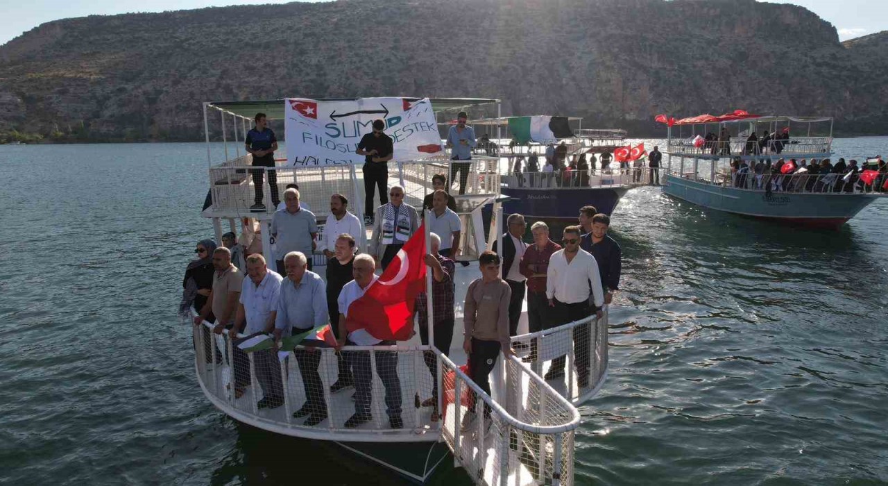 Halfetide teknelerle Sumud Filosuna destek