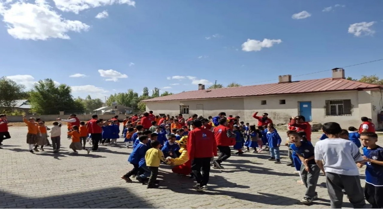 Hamurda Damla Gönüllülük Hareketi projesi gençlerle buluştu