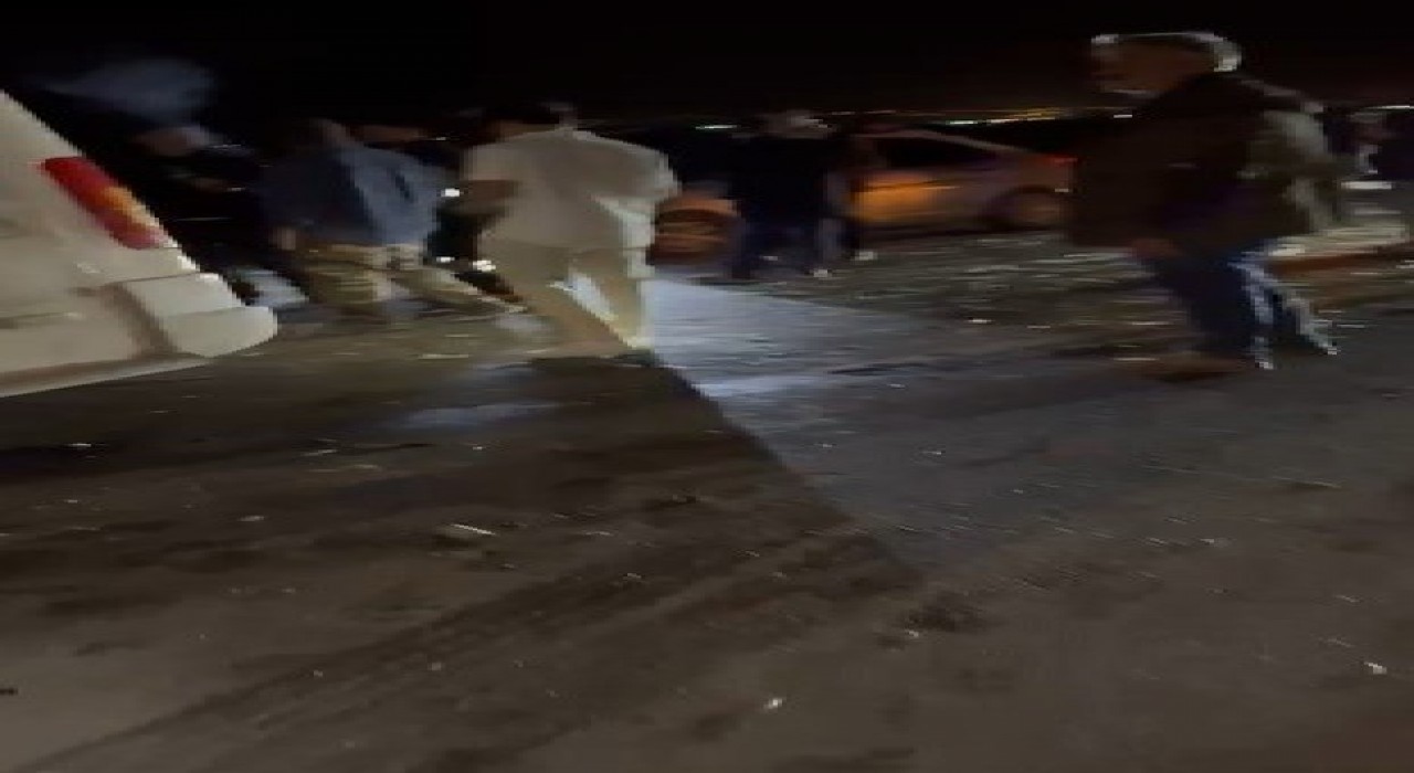 Hatayda yolcu minibüsü traktöre çarptı: 15 yaralı