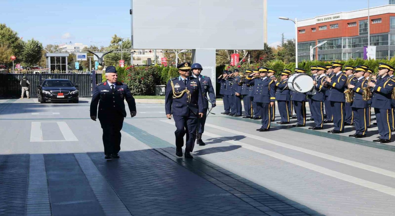 Hava Kuvvetleri Komutanı Kadıoğlu, Bangladeş Halk Cumhuriyeti Hava Kuvvetleri Komutanı Khan ile bir araya geldi