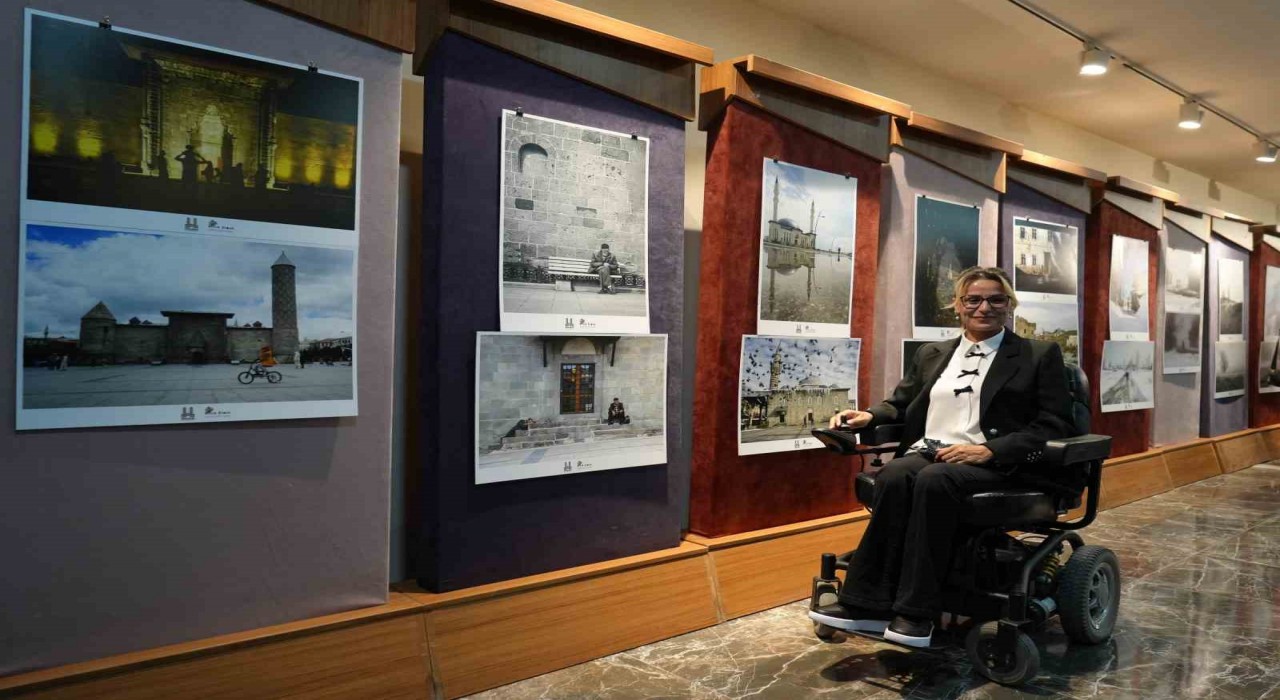 Hediye fotoğraf makinesiyle engelleri aştı