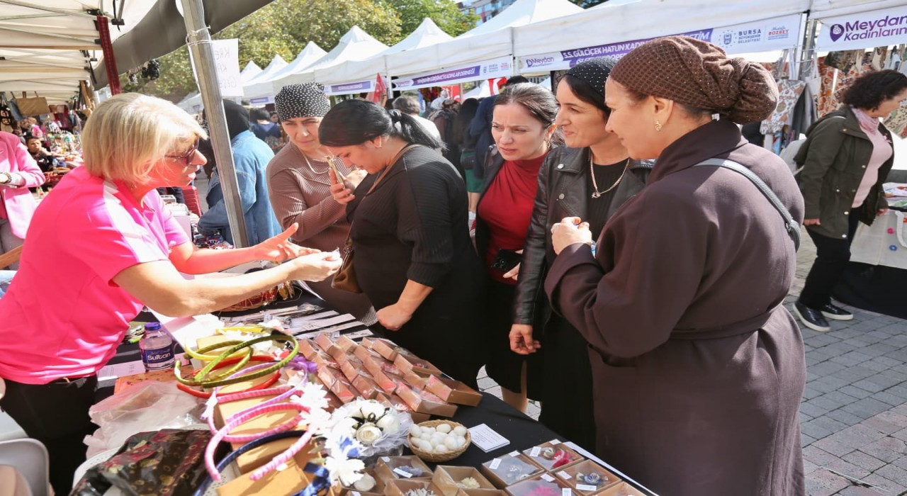 Heykelde meydan kadınların