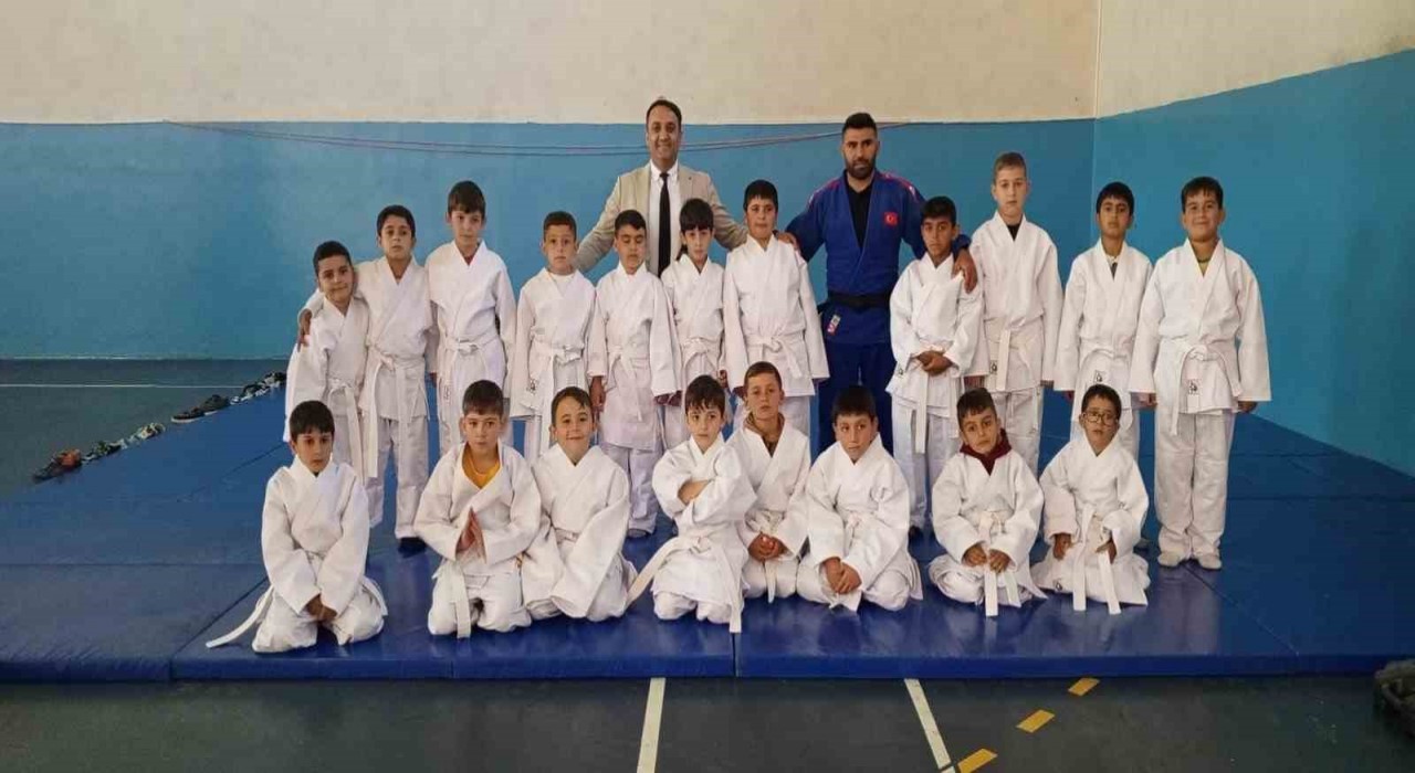 Hınısta judo atağı