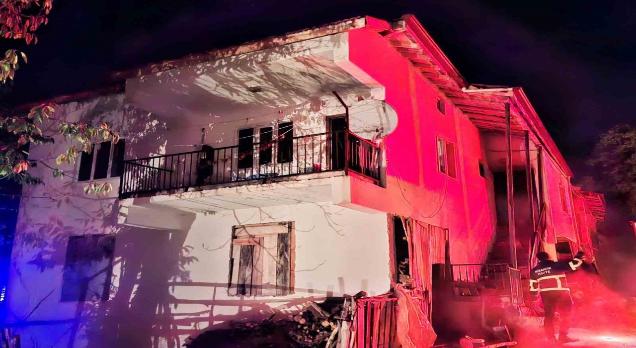 Hisarcıkta bir evin yatak odasında çıkan yangın büyümeden söndürüldü