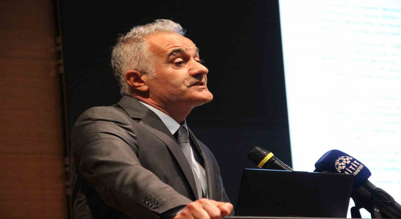 Hitit Üniversitesinde Osmanlının idari tarihine ışık tutuldu