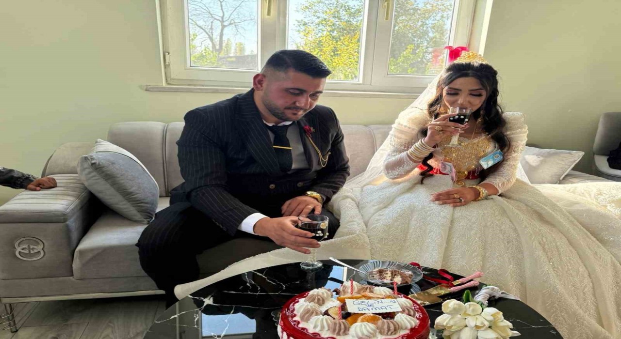 Iğdırda İranlı gelin düğününde geleneklerini uyguladı, davetliler ilgiyle izledi