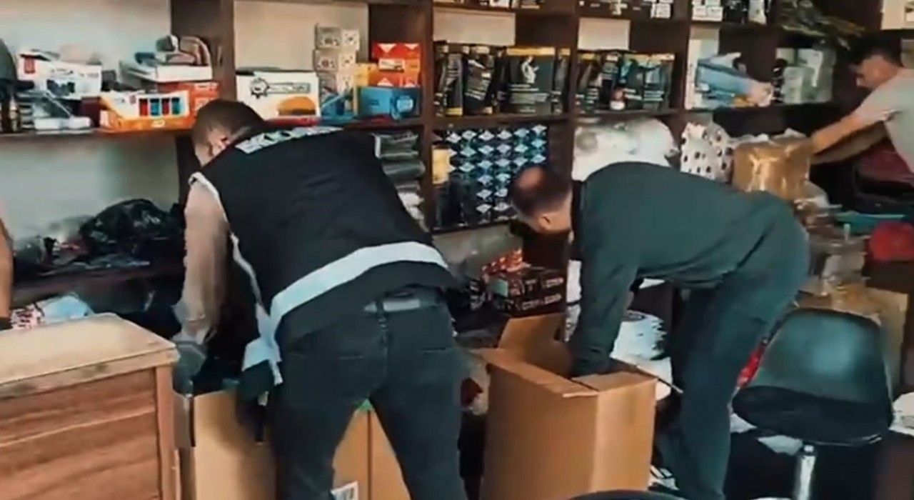 Iğdırda kaçak sigara operasyonu: Çok sayıda kaçak ürün ele geçirildi