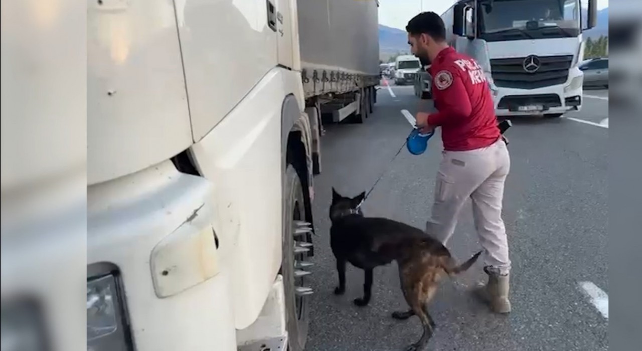 Iğdırda kaçakçılık ve dolandırıcılık operasyonları: Çok sayıda kaçak ürün ele geçirildi, 4 şüpheli yakalandı