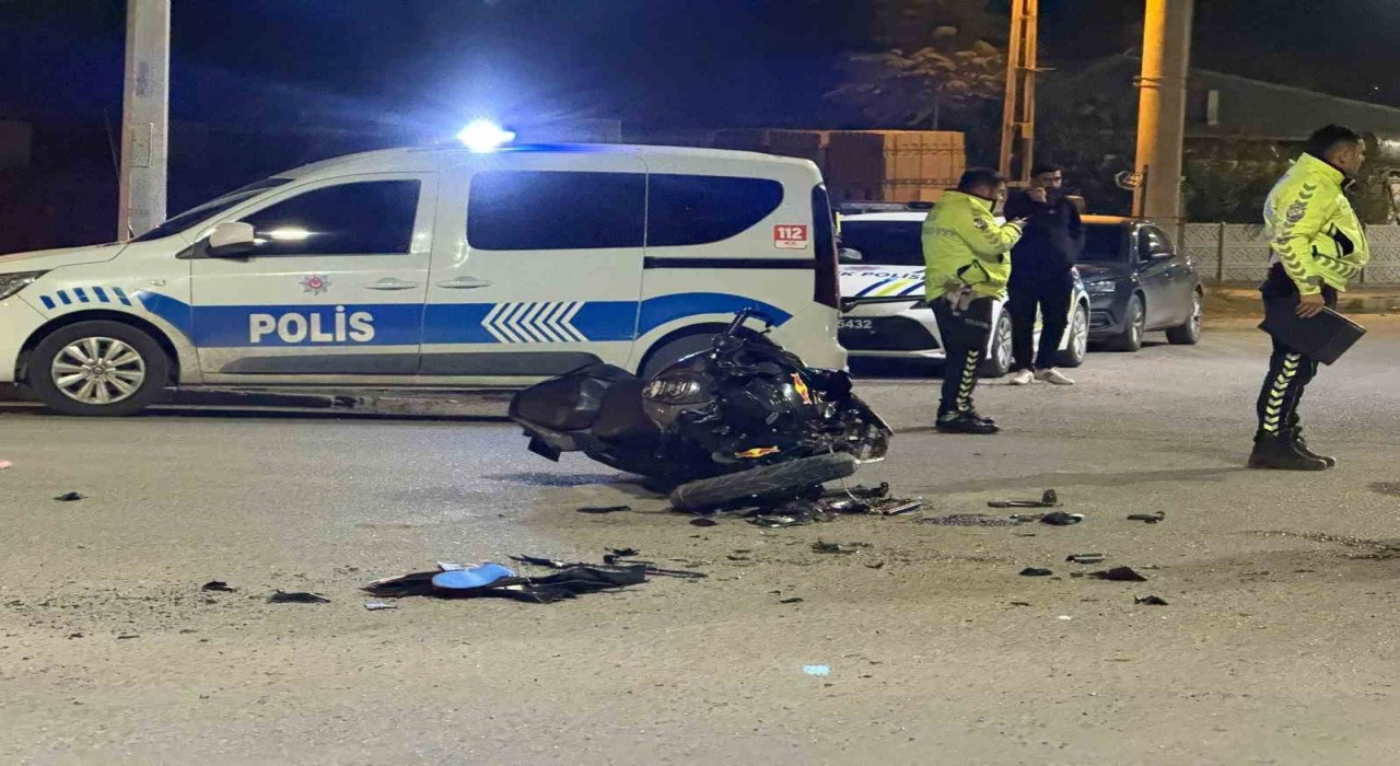 Iğdırda motosiklet ile otomobil çarpıştı: 2 yaralı