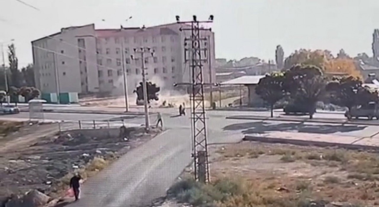 Iğdırda otomobil ile motosiklet çarpıştı: 3 yaralı