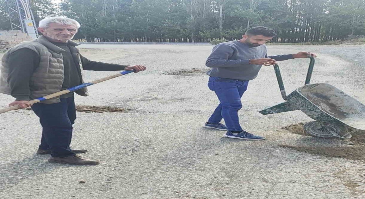 Iğdırda şoförlerinden tepki: Yollar çukur deryasına döndü