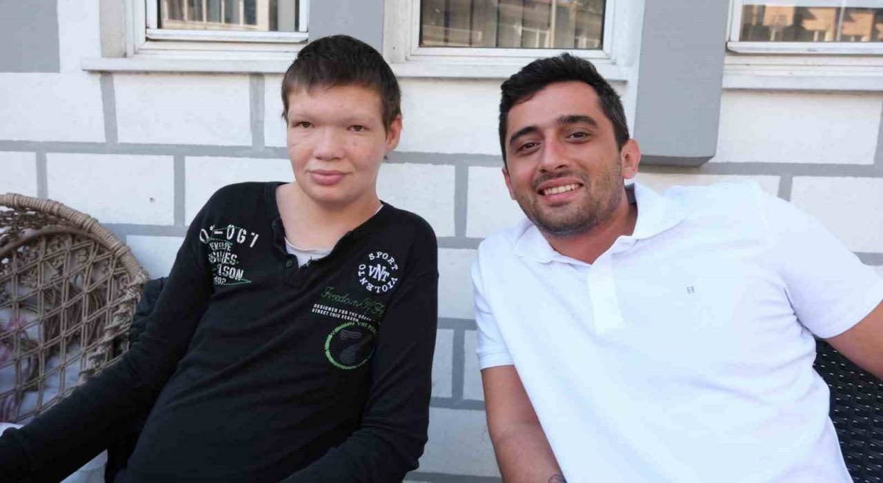 İHAnın haberi ses getirdi: Cam kemik hastası genç, akülü sandalyesine kavuştu