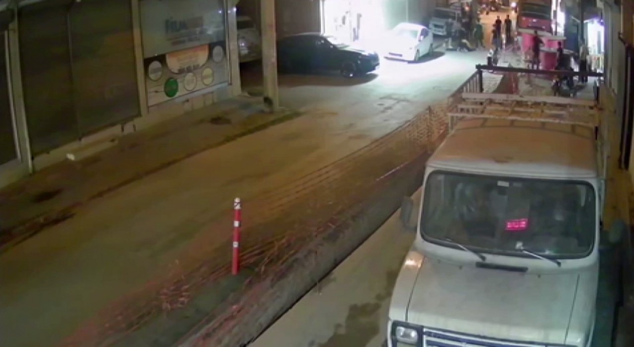 İki grup arasında kavga çıktı, o anlar kameraya yansıdı