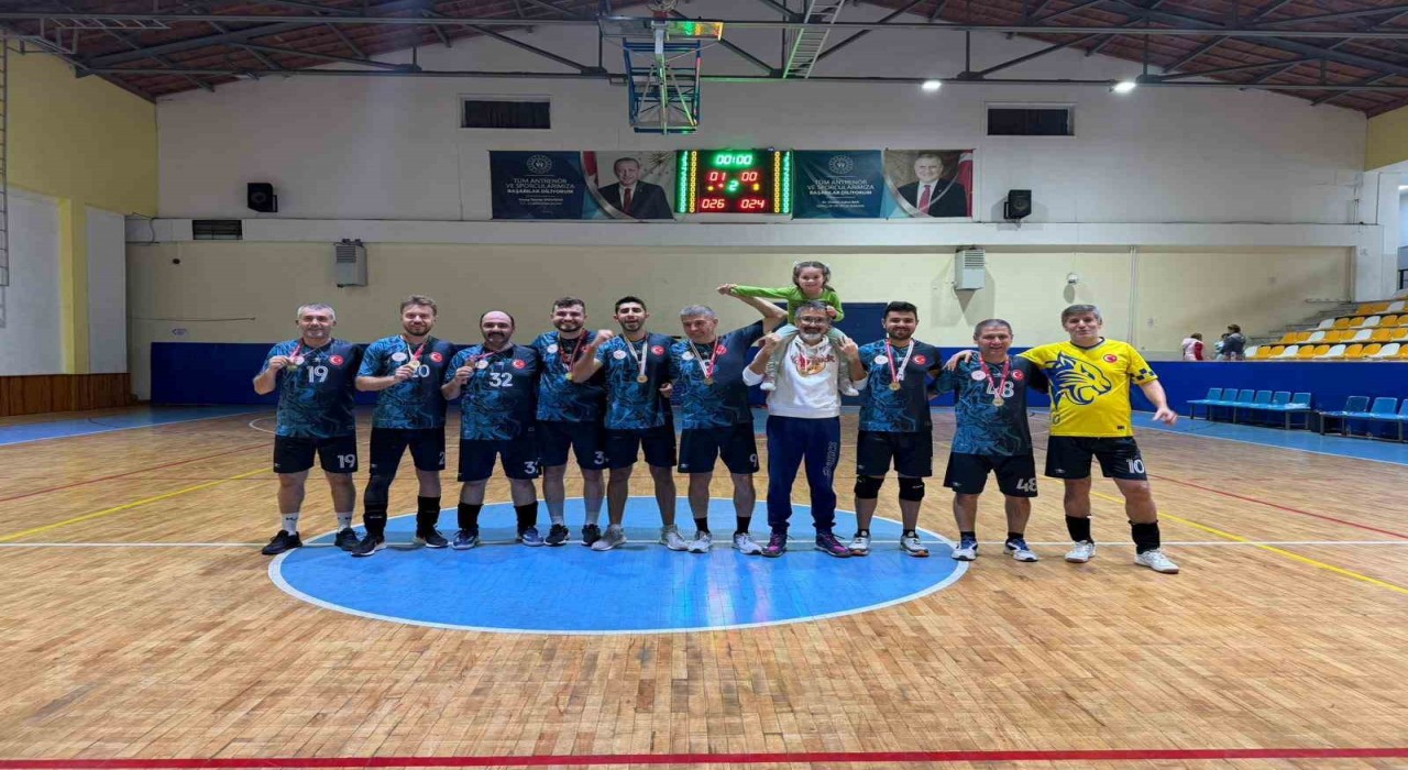 İl Sağlık Müdürlüğü Voleybol Takımı Aydında şampiyon oldu