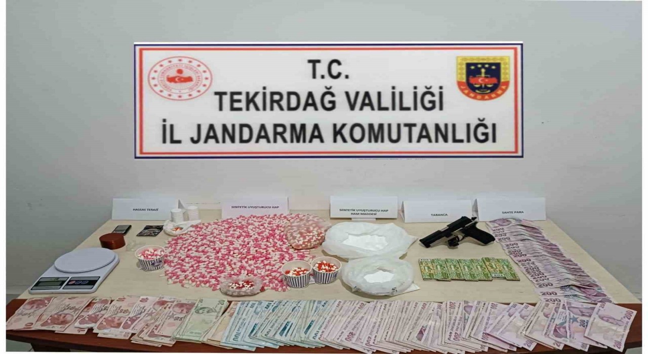 İlaç fabrikasından çaldığı ham maddeyle uyuşturucu üreten 4 kişi tutuklandı