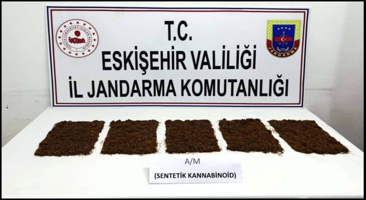 İlçeye uyuşturucu taşıyan 3 şahıs jandarma tarafından yakalandı