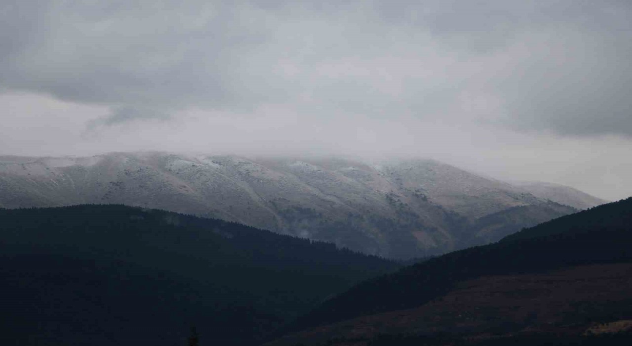 Ilgaz Dağı mevsimin ilk karı ile beyaza büründü