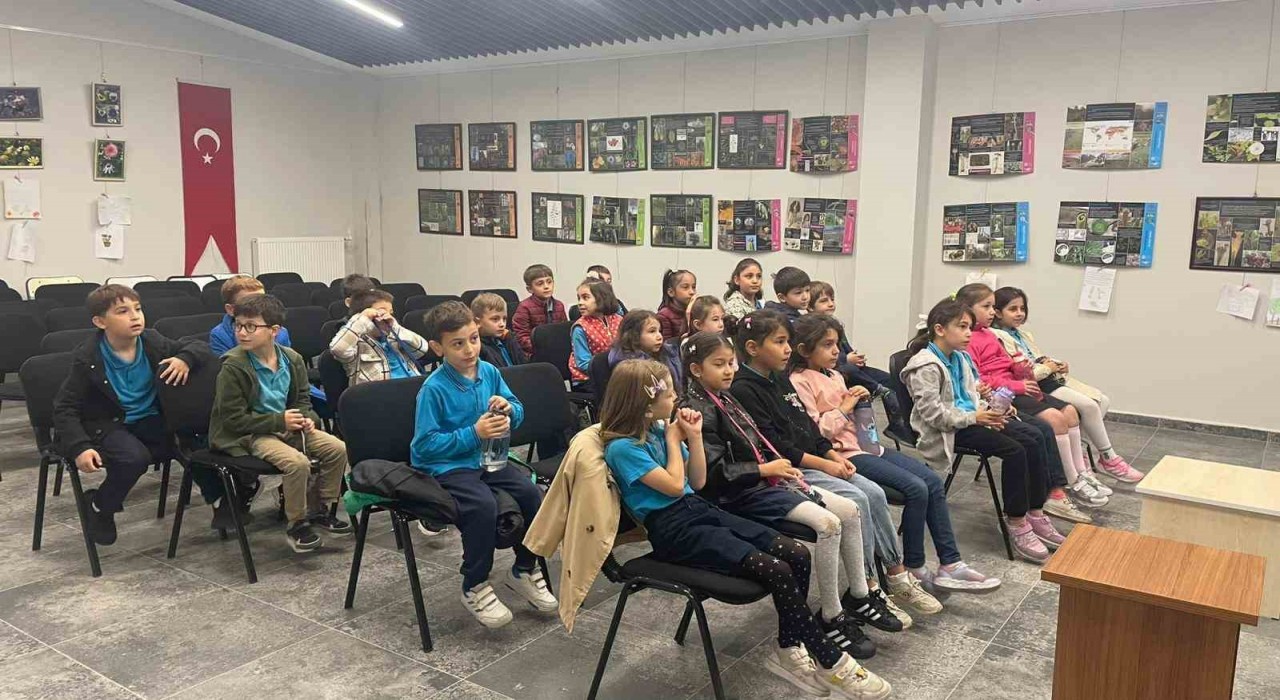 İlkokul öğrencileri botanik bahçesini ziyaret etti