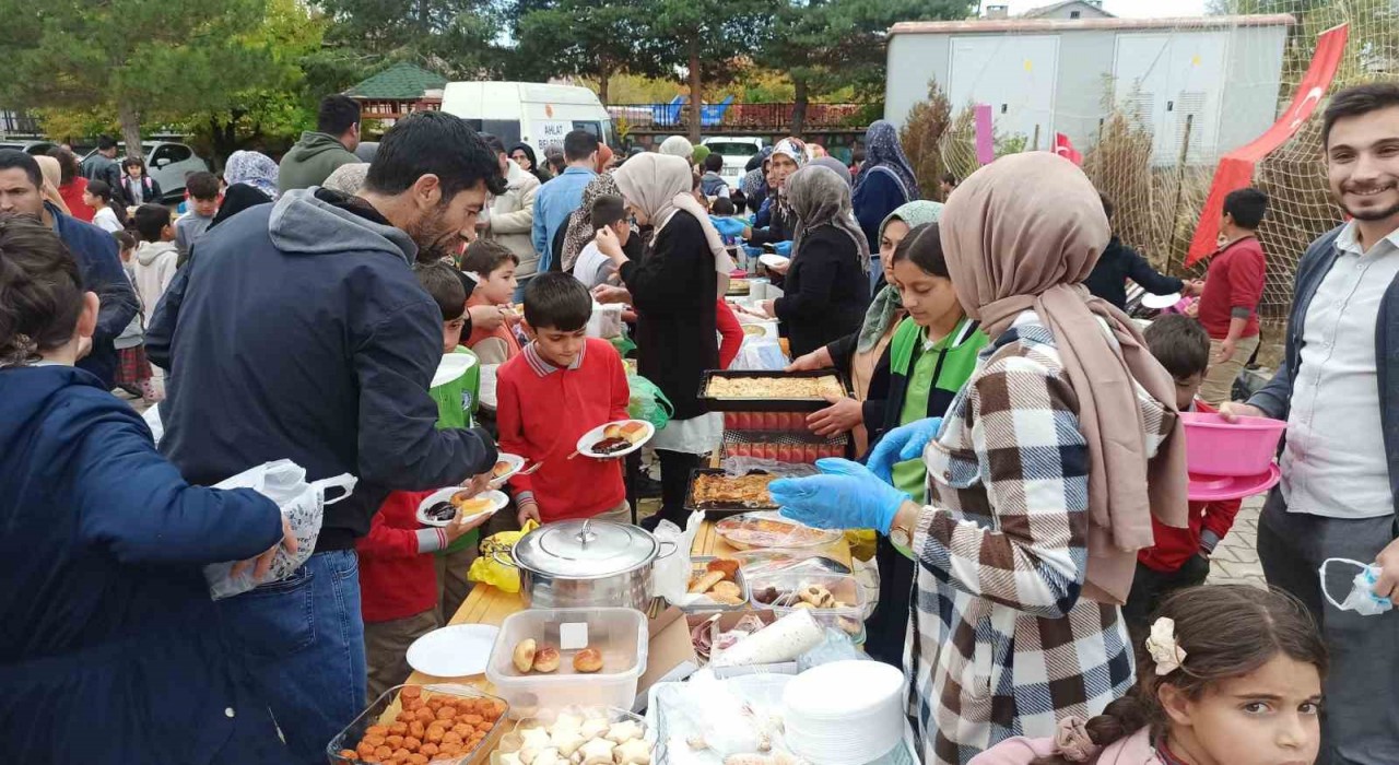 İlkokul öğrencilerinden Gazze için yardım etkinliği