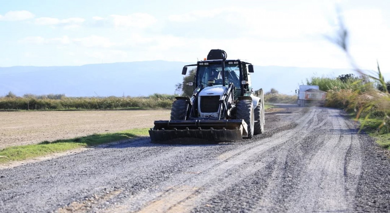 İncirliova Sınırtekede yol genişletme çalışması yapılıyor