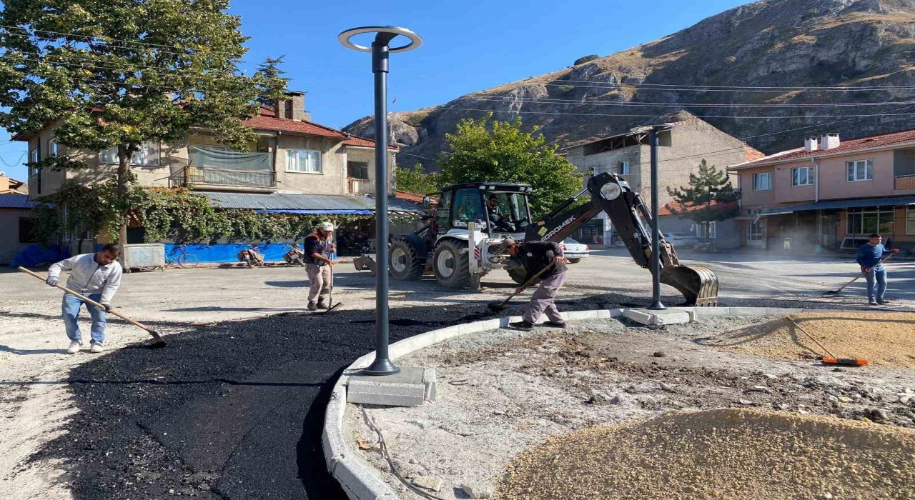 İnönüde asfalt onarım çalışmaları devam ediyor