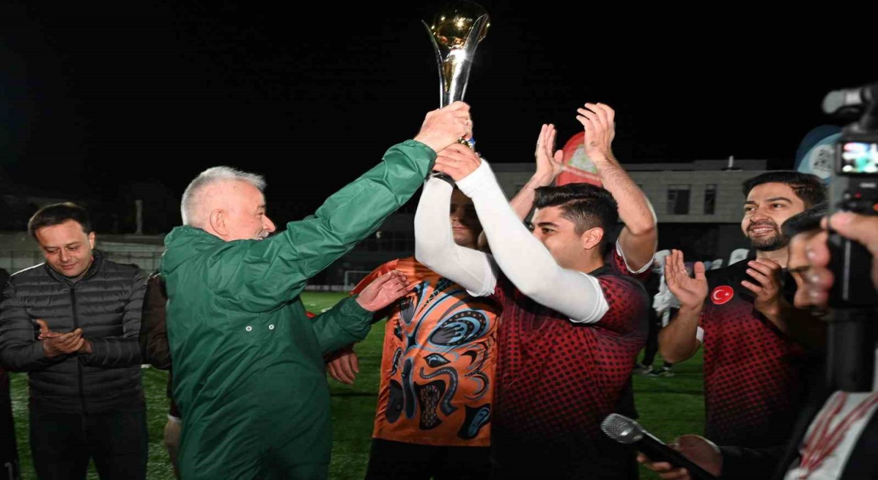 Isparta Belediyesi Kurumlararası Başkanlık Kupasını Emniyet Müdürlüğü kazandı