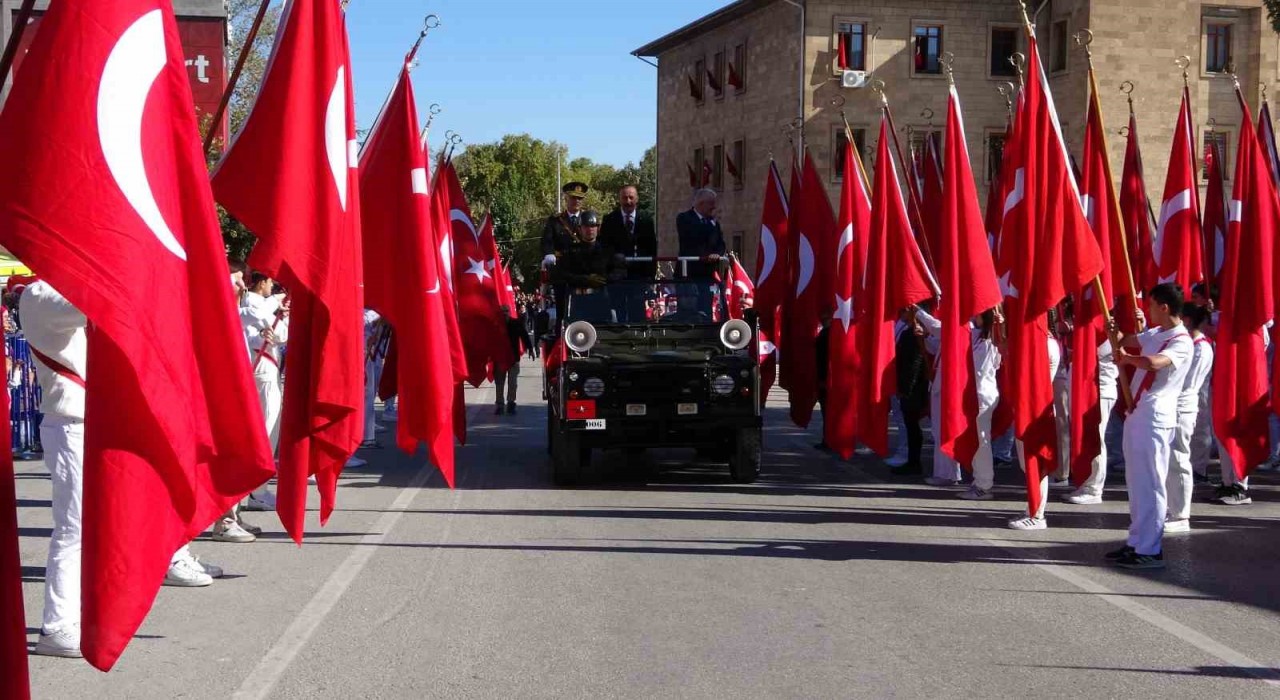 Ispartada Cumhuriyet Bayramının 102inci yıl dönümü coşkuyla kutlandı