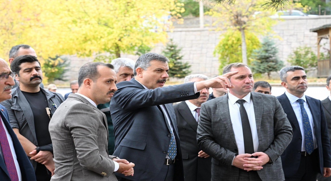 İspirdeki heyelan bölgesine kaya tahkimatı  yapılıyor