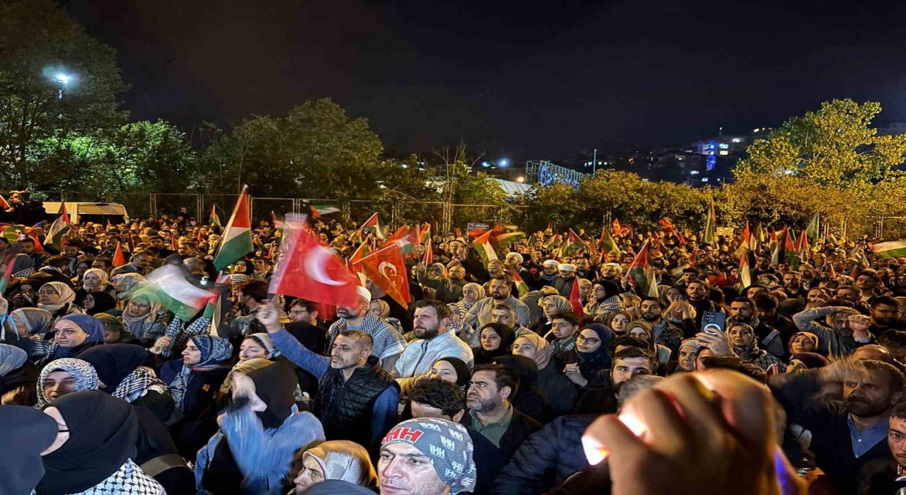 İsrailin Sumud Filosua müdahalesinin ardından ABD Konsolosluğu önünde protesto edildi