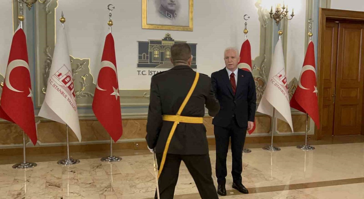 İstanbul Valisi Davut Gül Cumhuriyetin 102inci yıldönümünde tebrikleri kabul etti