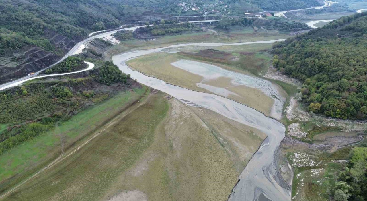 İstanbula da su sağlayan Hasanlar Barajında doluluk yüzde 20ye düştü