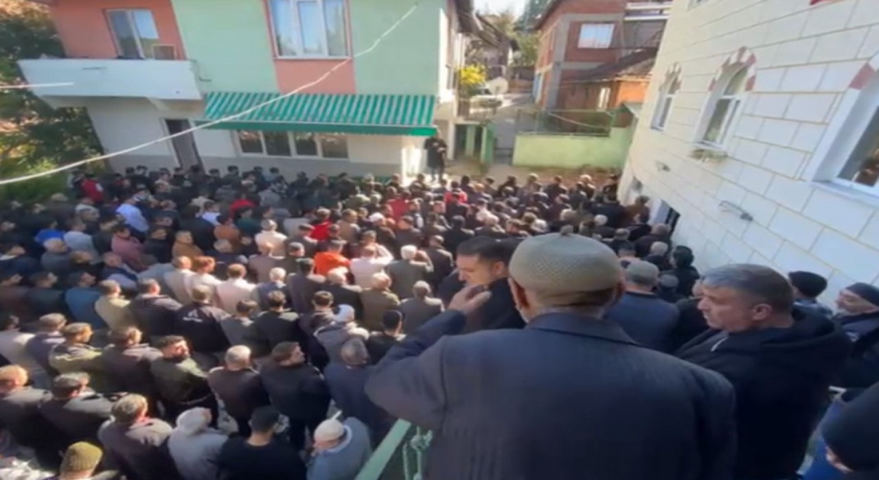 İstanbulda evlilik tartışmasında öldürülen genç toprağa verildi