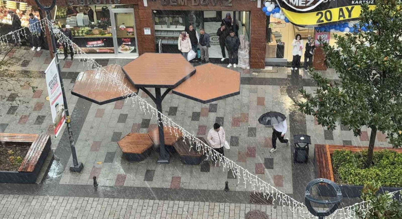 İstanbulda şiddetli yağış ve lodos etkili oldu