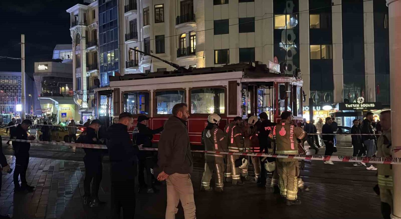 İstiklal Caddesinde nostaljik tramvayda yangın paniği