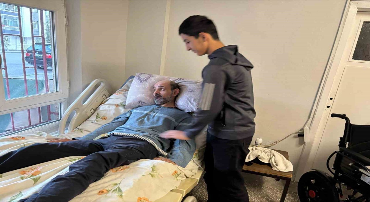 İyilik meleği polis memuru Şahin, yardıma muhtaç ailenin ihtiyaçlarını karşılıyor