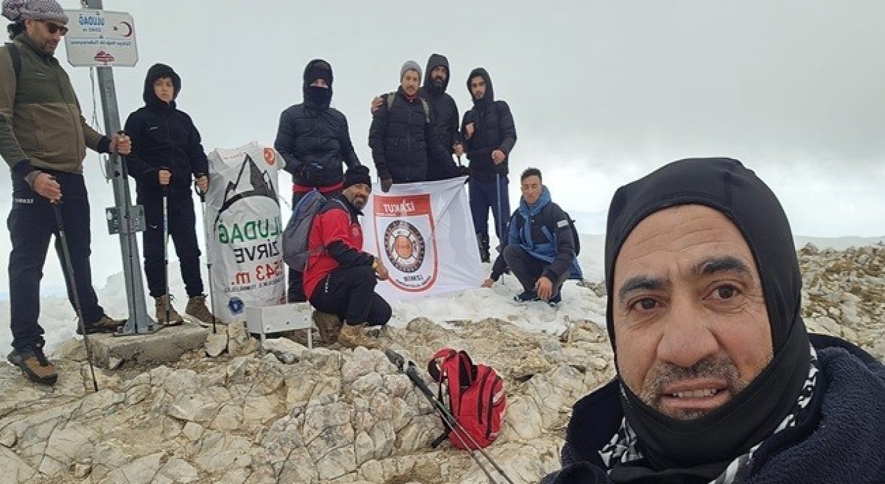 İZAKUTtan Uludağ zirvesine tırmanış