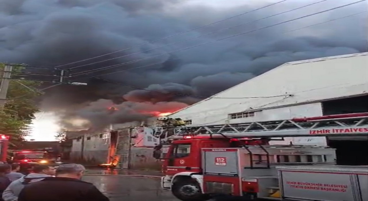 İzmir Bornovada depo yangını