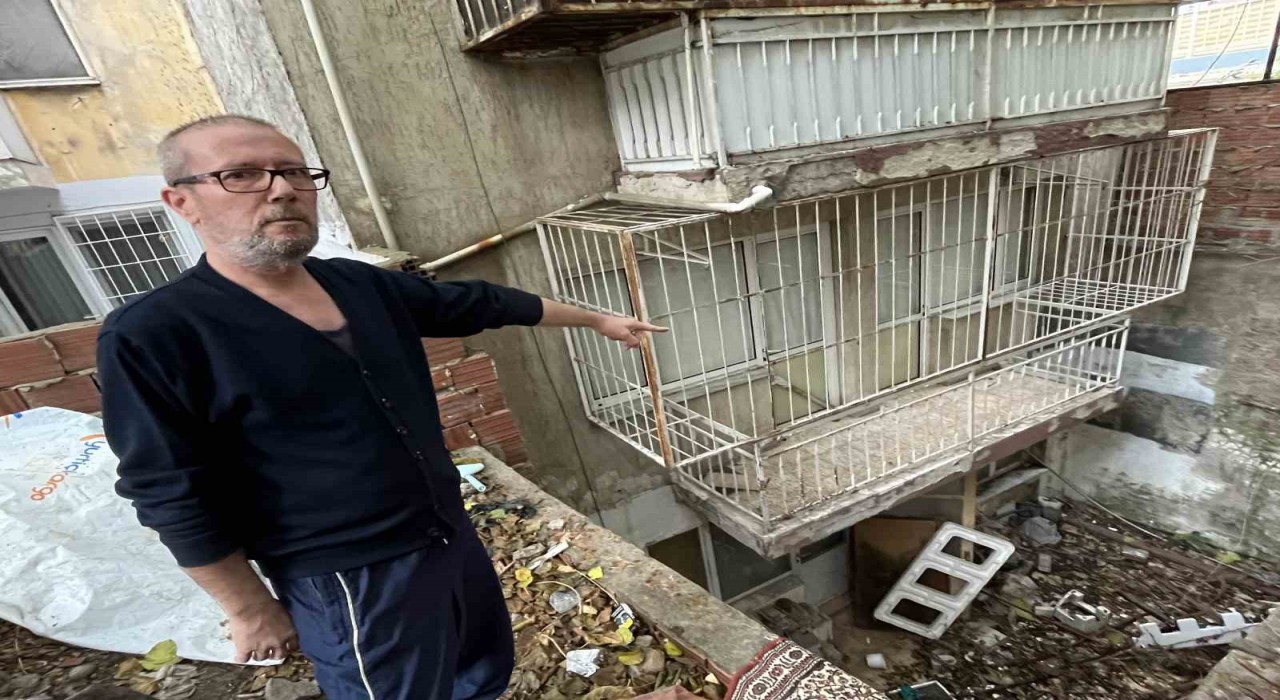 İzmirde apartmanda ‘çöp ev isyanı
