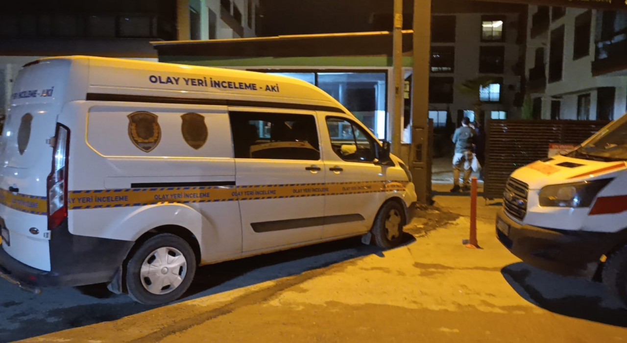 İzmirde dehşet: Anne ve babasını öldürüp intihar etti