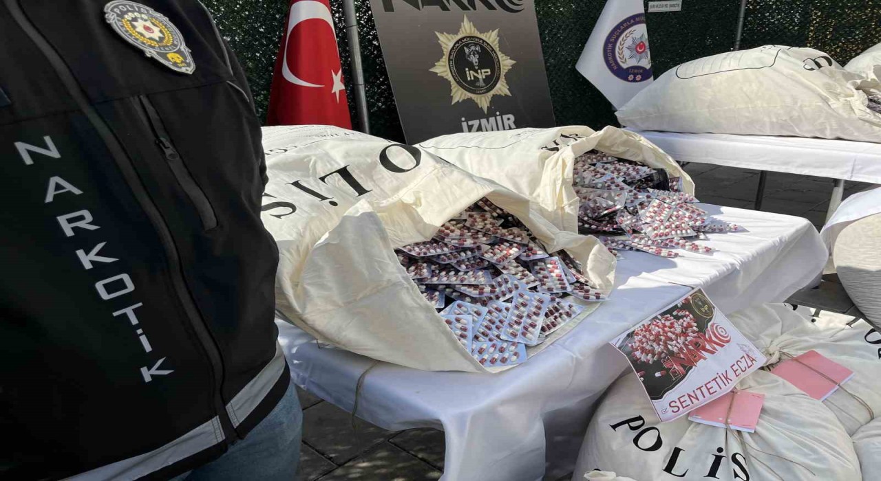 İzmirde rekor miktarda sentetik ecza yakalandı