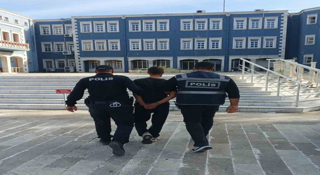 İzmirde silahlı gasp zanlıları yakalandı, 1 kişi tutuklandı