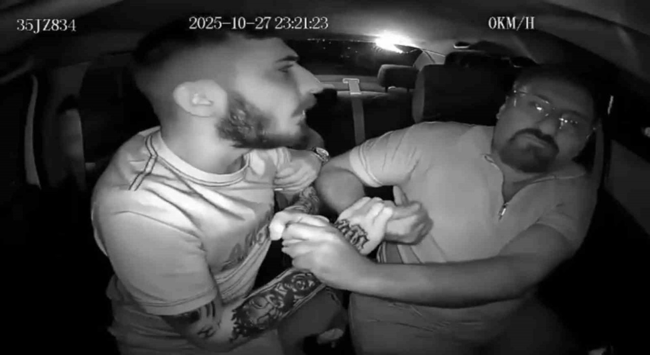 İzmirde taksi şoförünün darbedildiği anlar kamerada