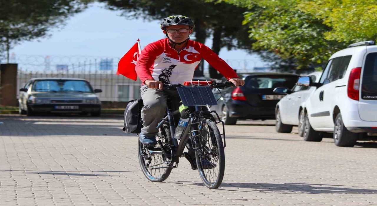İzmirli gezgin ‘Asrın Felaketine farkındalık için pedal çeviriyor