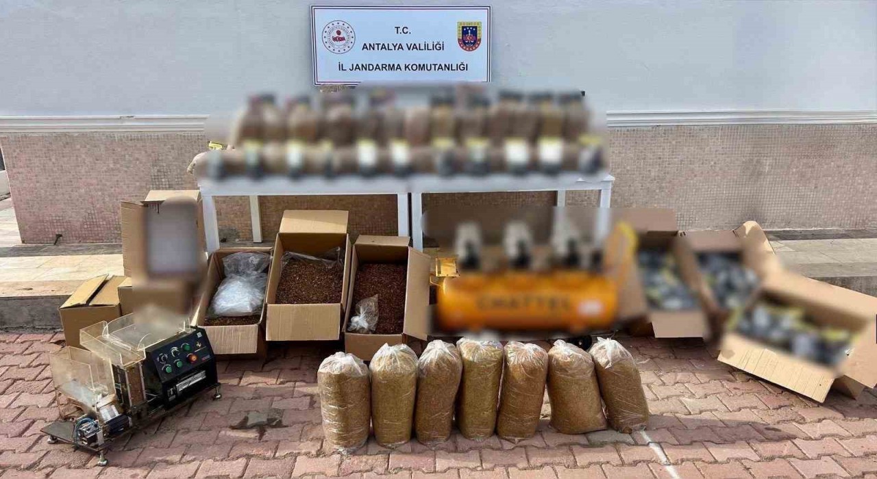 Jandarmanın 2 ayrı adrese düzenlediği operasyonda 350 kilo kıyılmış tütün ele geçirildi