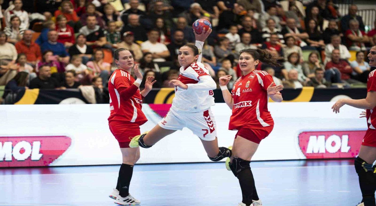 Kadın A Milli Hentbol Takımı, EURO Cup ilk maçında Macaristana mağlup oldu