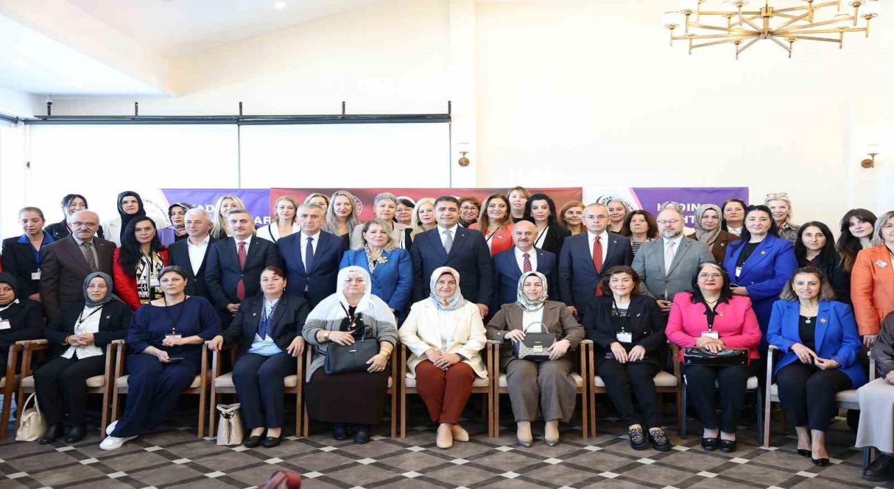 Kadın eliyle güçlenen yerel yönetimler çalıştayı yapıldı