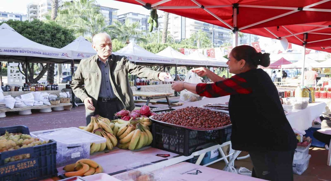 Kadın üreticilerin el emeği ürünleri Hasat Pazarında