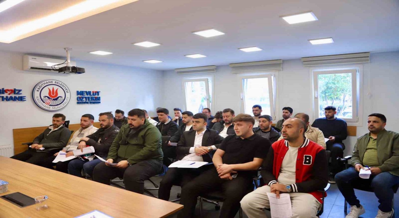 Kağıthanede işverenler ve iş arayanlar aynı çatıda buluşuyor