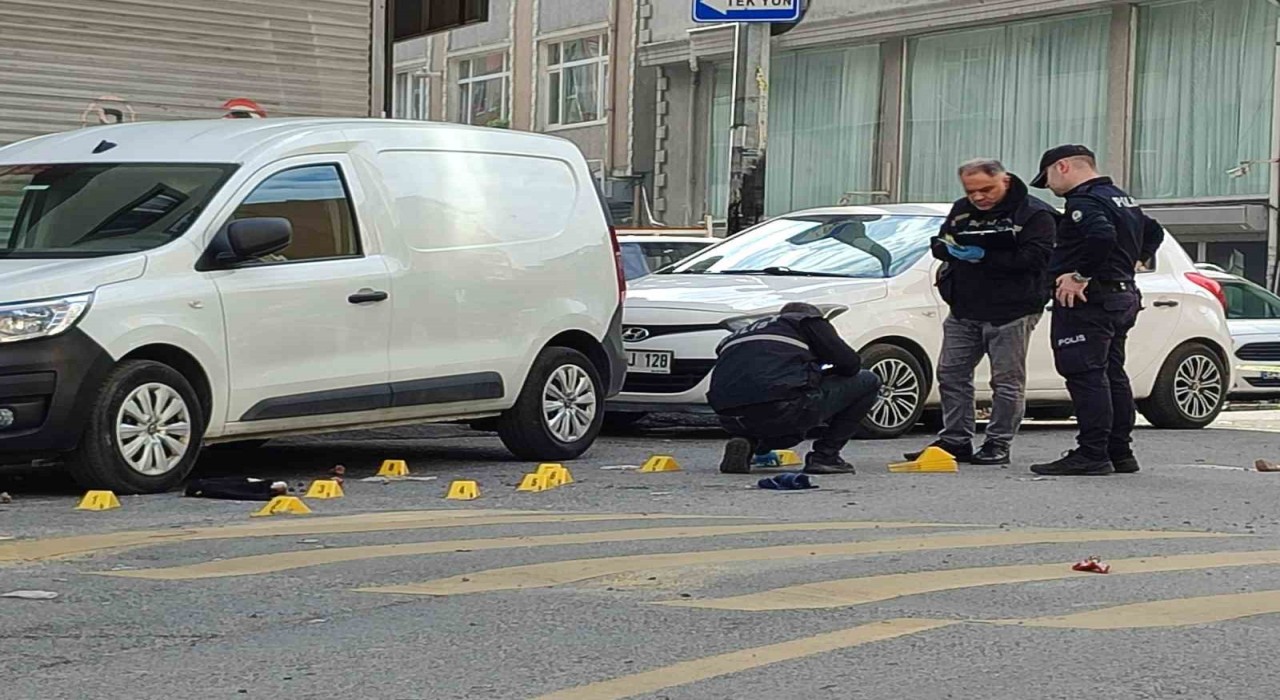 Kağıthanede sokak ortasında cinayet: 15 el ateş ederek kaçtı