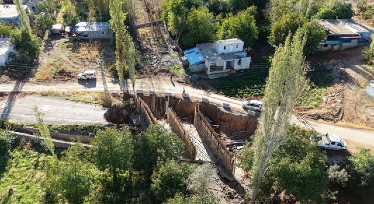 Kahramanmaraş Büyükşehir Belediyesi, Türkoğlu’na Modern Köprü Kazandırıyor